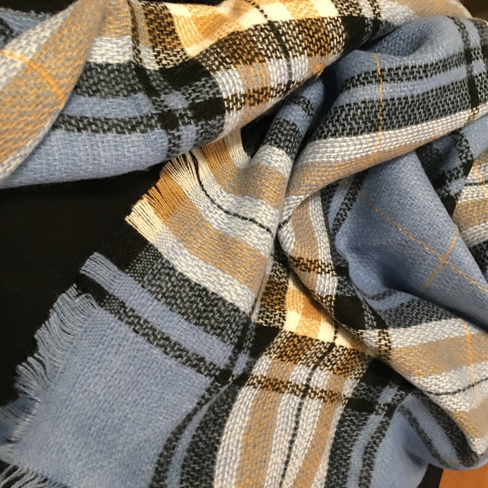 NWT Plaid Blanket Scarf Wrap - Picture 5 of 5
